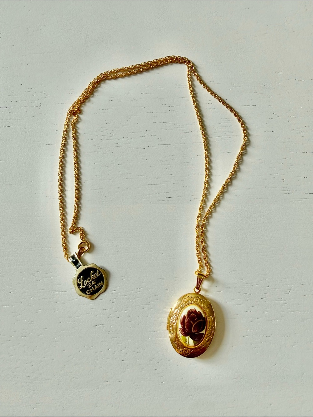 Vintage Inspired Gold Tone Oval Rose Locket Necklace 24” Chain